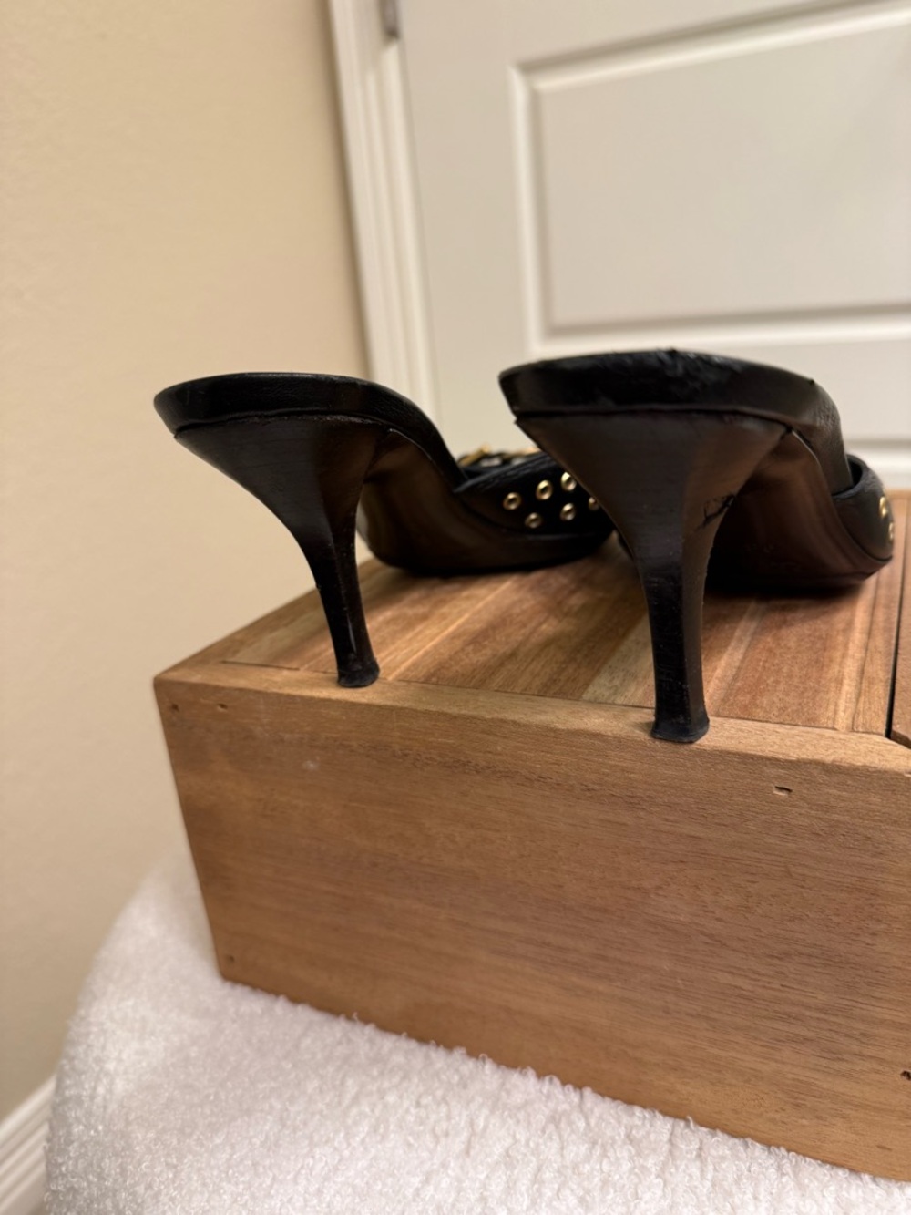 Gucci Black Leather Kitten Heel Mules with Gold Grommet Detail - Picture 8 of 16